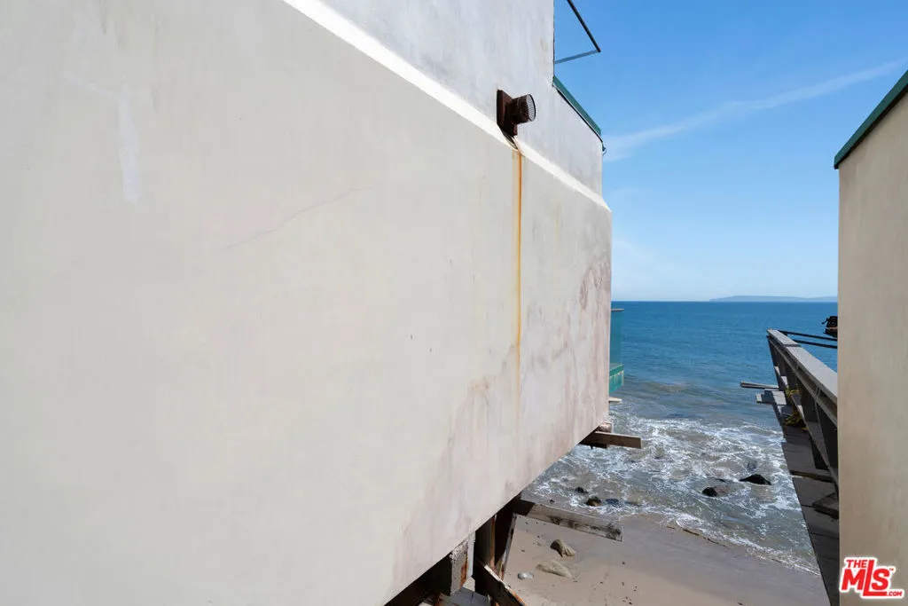 19824 Pacific Coast Highway, Malibu, California 90265 home-pic-16